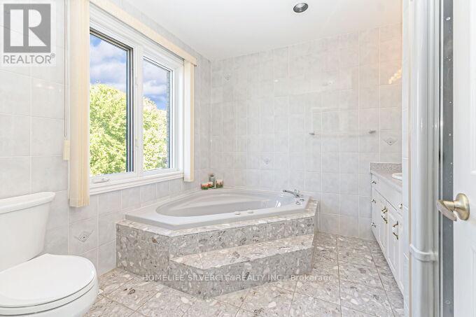 126 Montmorency Drive, Hamilton, ON - Indoor Photo Showing Bathroom