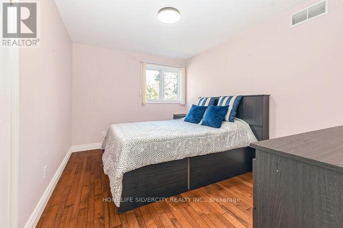 126 Montmorency Drive, Hamilton, ON - Indoor Photo Showing Bedroom