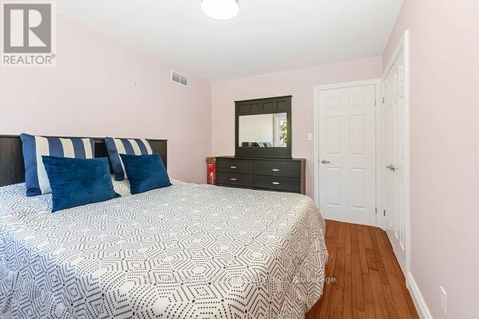 126 Montmorency Drive, Hamilton, ON - Indoor Photo Showing Bedroom