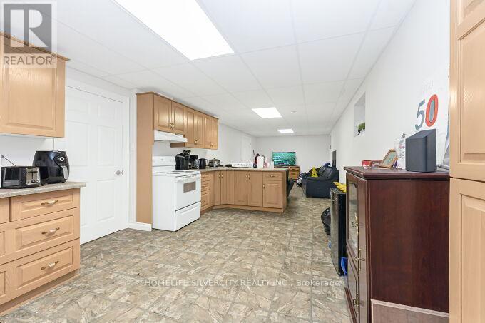 126 Montmorency Drive, Hamilton, ON - Indoor Photo Showing Kitchen