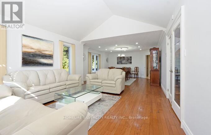 126 Montmorency Drive, Hamilton, ON - Indoor Photo Showing Living Room