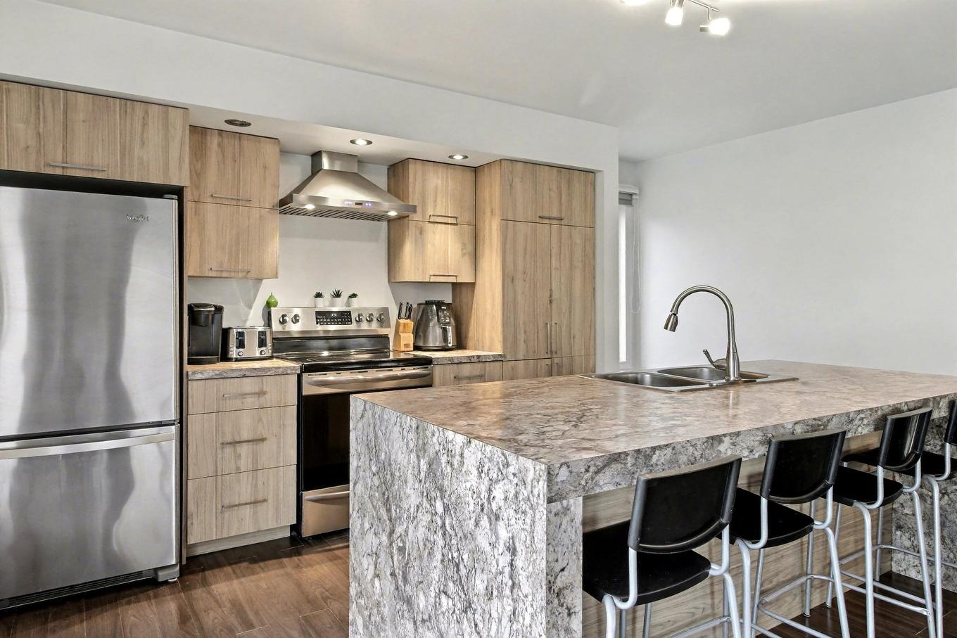 Kitchen - 7327 Rg Du Parc, Rouyn-Noranda, QC - Indoor Photo Showing Kitchen With Double Sink With Upgraded Kitchen
