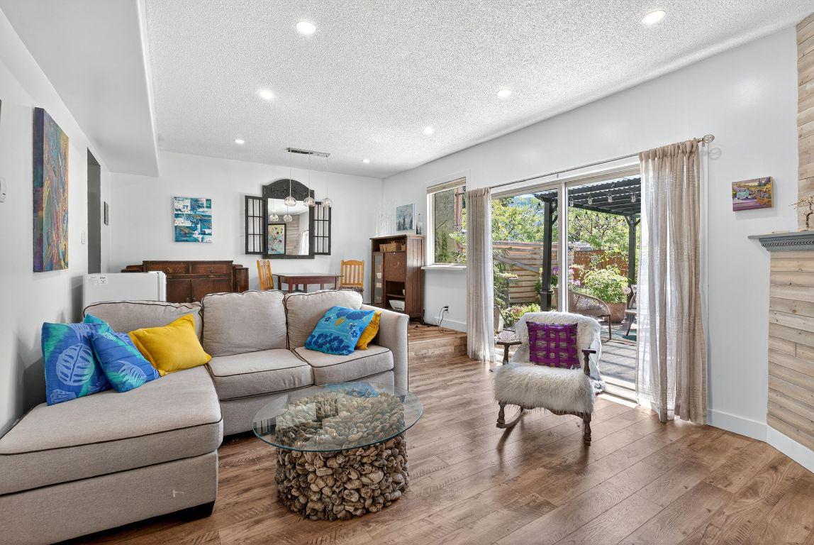 29-310 Yorkton Avenue, Penticton, BC - Indoor Photo Showing Living Room