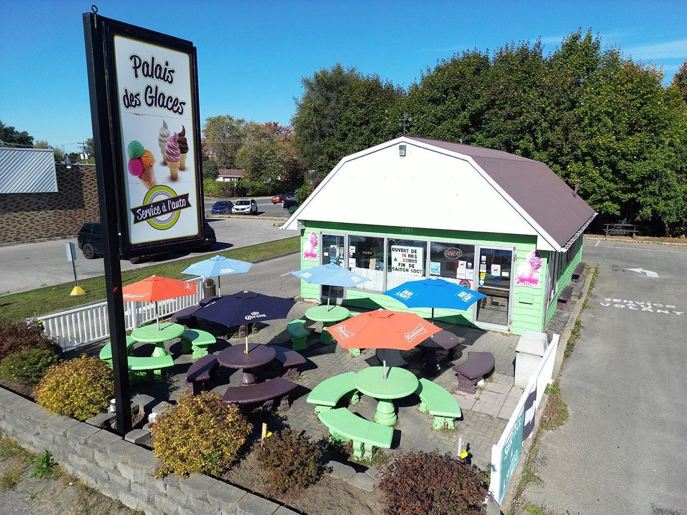 Photo aérienne - 3385 Boul. Dagenais O., Laval (Fabreville), QC - Outdoor