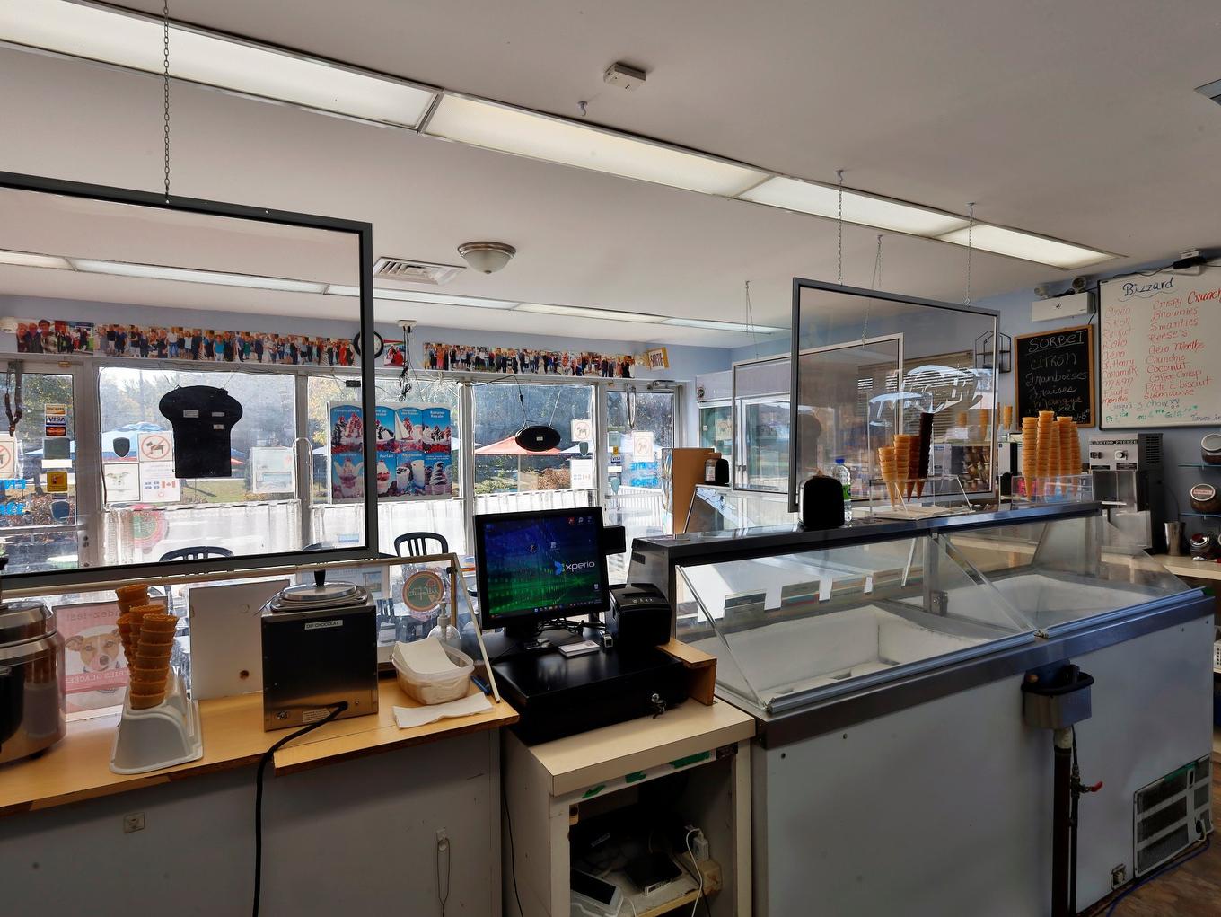 Commerce - 3385 Boul. Dagenais O., Laval (Fabreville), QC - Indoor