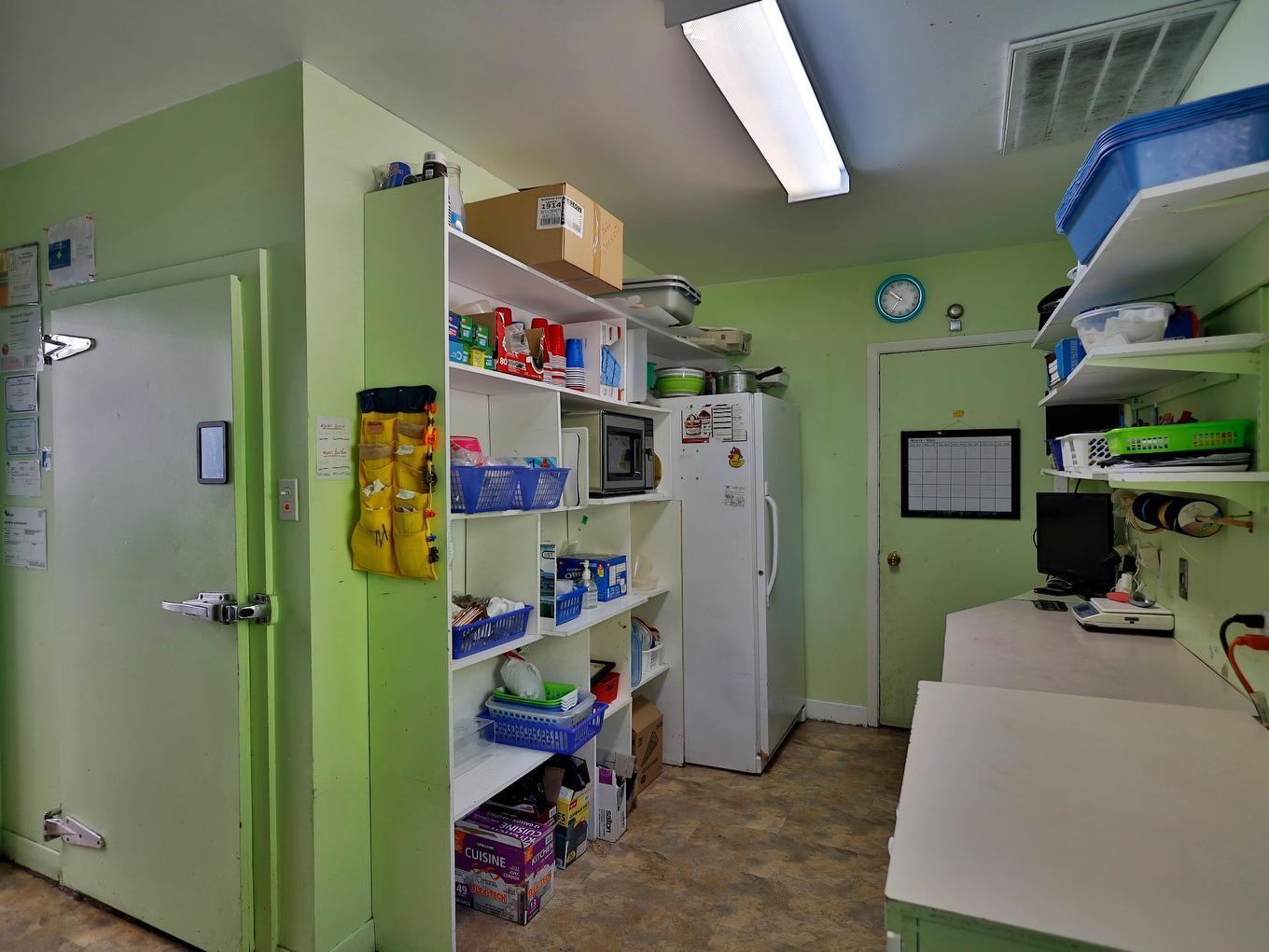 Commerce - 3385 Boul. Dagenais O., Laval (Fabreville), QC - Indoor