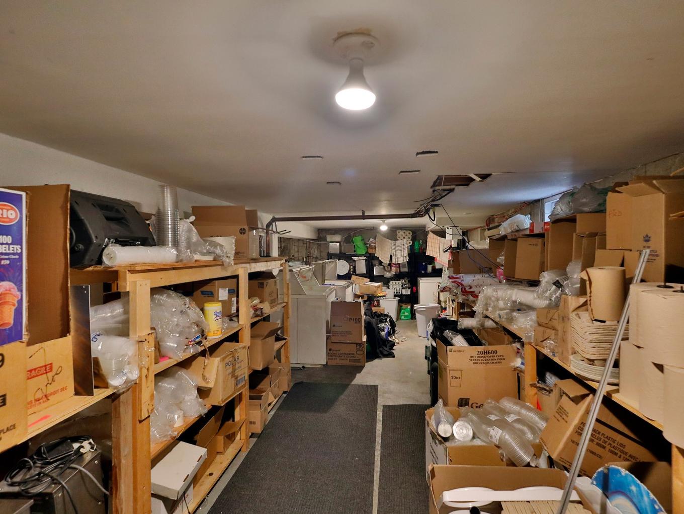 Commerce - 3385 Boul. Dagenais O., Laval (Fabreville), QC - Indoor