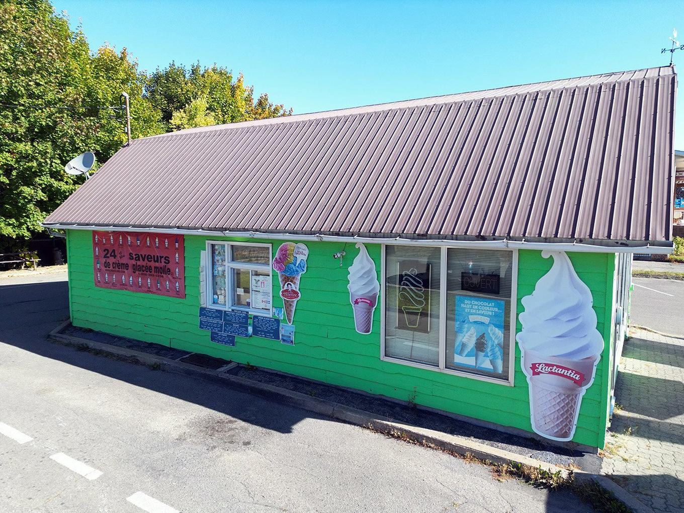 Photo aérienne - 3385 Boul. Dagenais O., Laval (Fabreville), QC - Outdoor