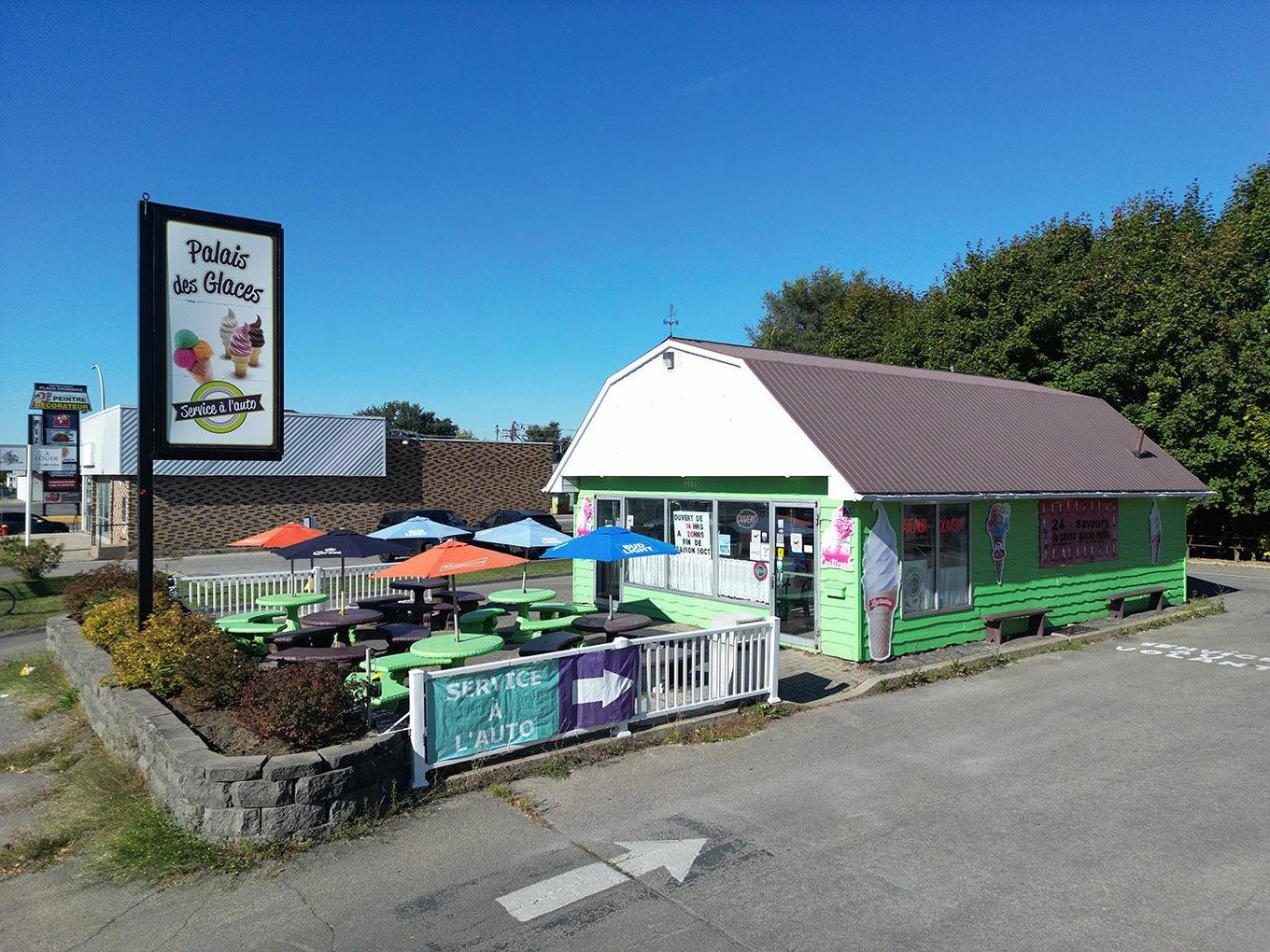 Photo aérienne - 3385 Boul. Dagenais O., Laval (Fabreville), QC - Outdoor