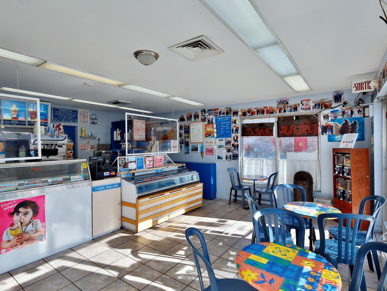 Commerce - 3385 Boul. Dagenais O., Laval (Fabreville), QC - Indoor