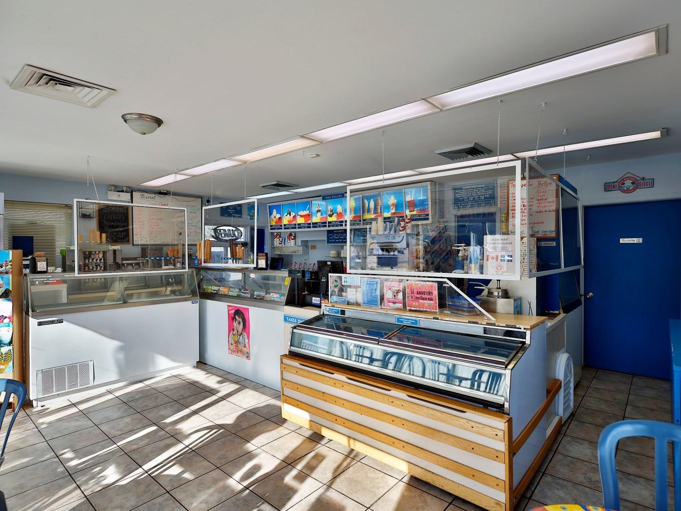 Commerce - 3385 Boul. Dagenais O., Laval (Fabreville), QC - Indoor