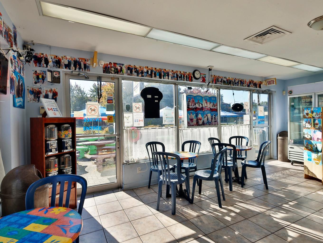 Commerce - 3385 Boul. Dagenais O., Laval (Fabreville), QC - Indoor