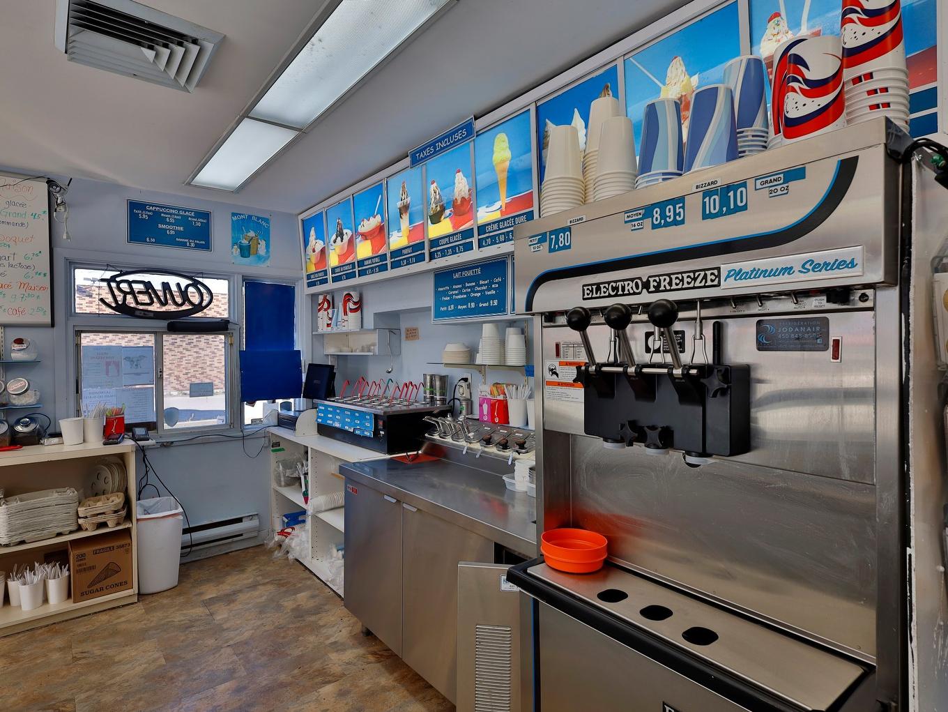 Commerce - 3385 Boul. Dagenais O., Laval (Fabreville), QC - Indoor