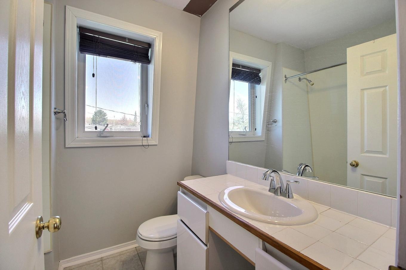 Bathroom - 37 Place Noyelle, Lebel-Sur-Quévillon, QC - Indoor Photo Showing Bathroom