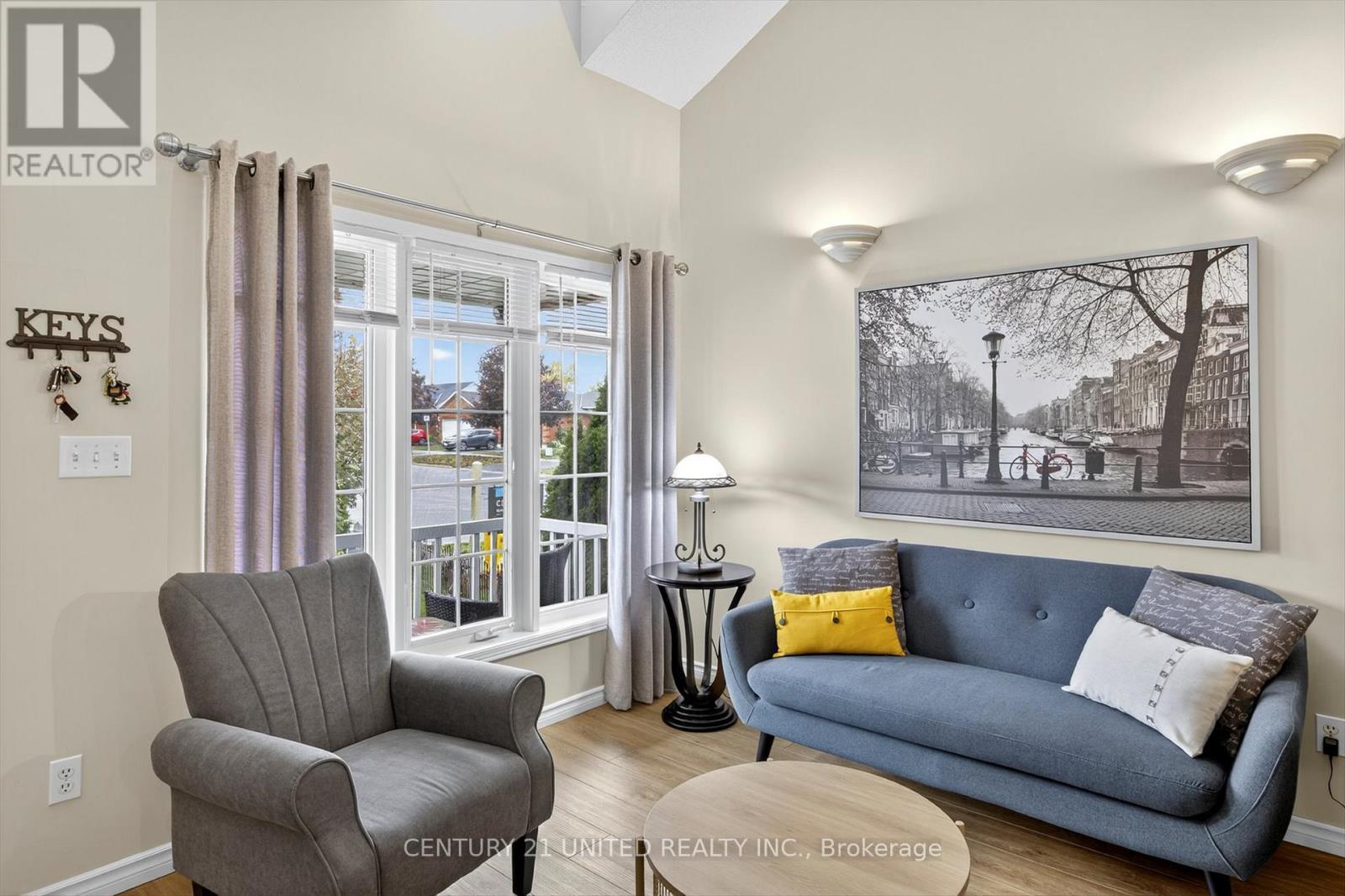1410 Lillico Crescent, Peterborough (Monaghan Ward 2), ON - Indoor Photo Showing Living Room