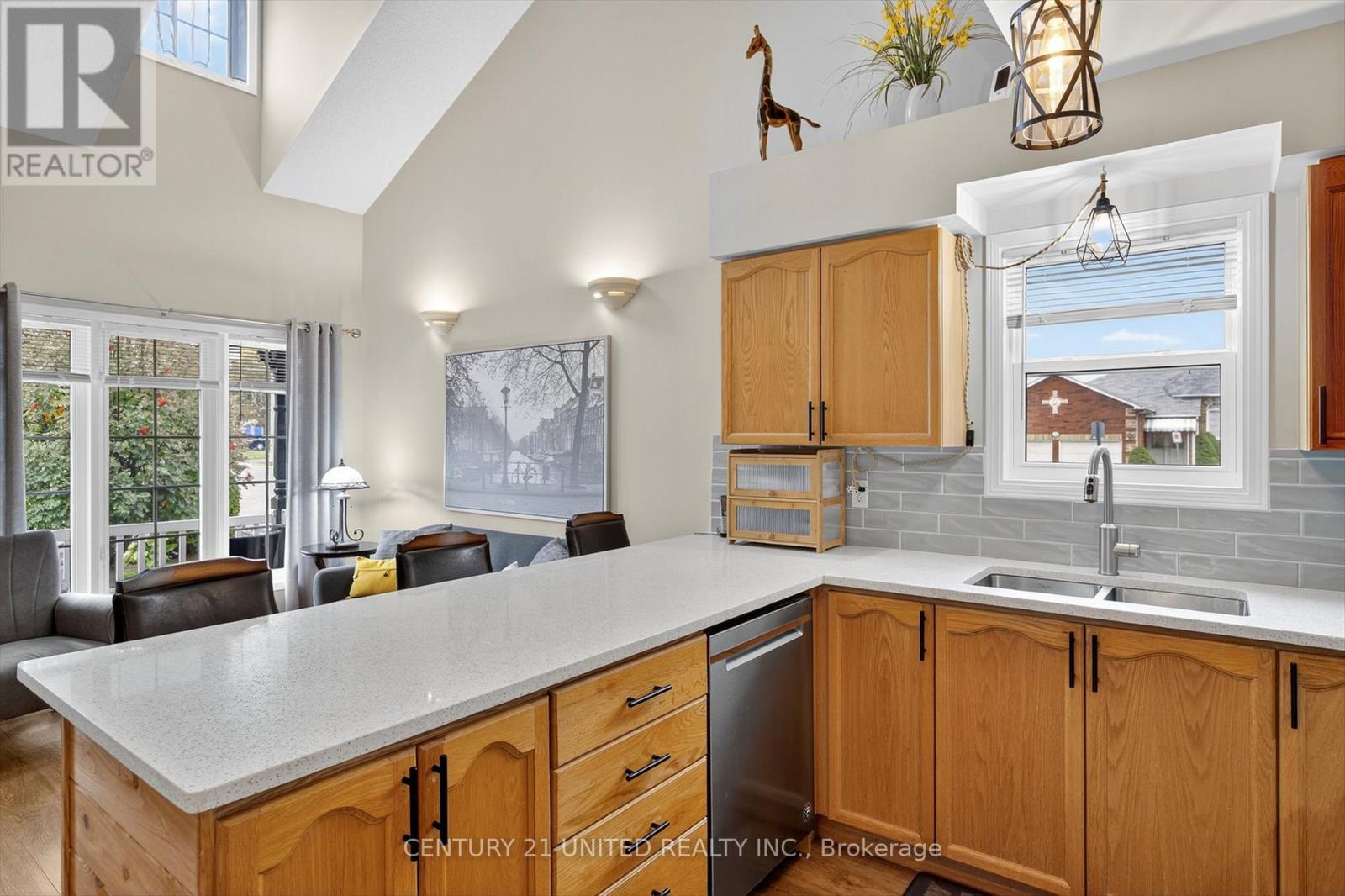 1410 Lillico Crescent, Peterborough (Monaghan Ward 2), ON - Indoor Photo Showing Kitchen With Double Sink