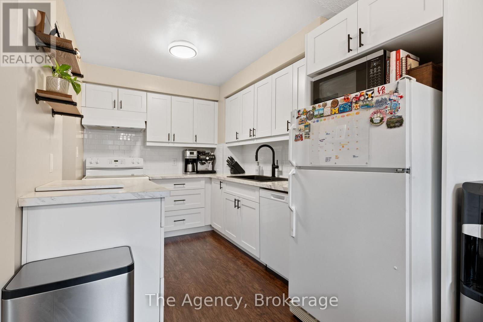 42 - 286 Cushman Road, St. Catharines (Carlton/Bunting), ON - Indoor Photo Showing Kitchen