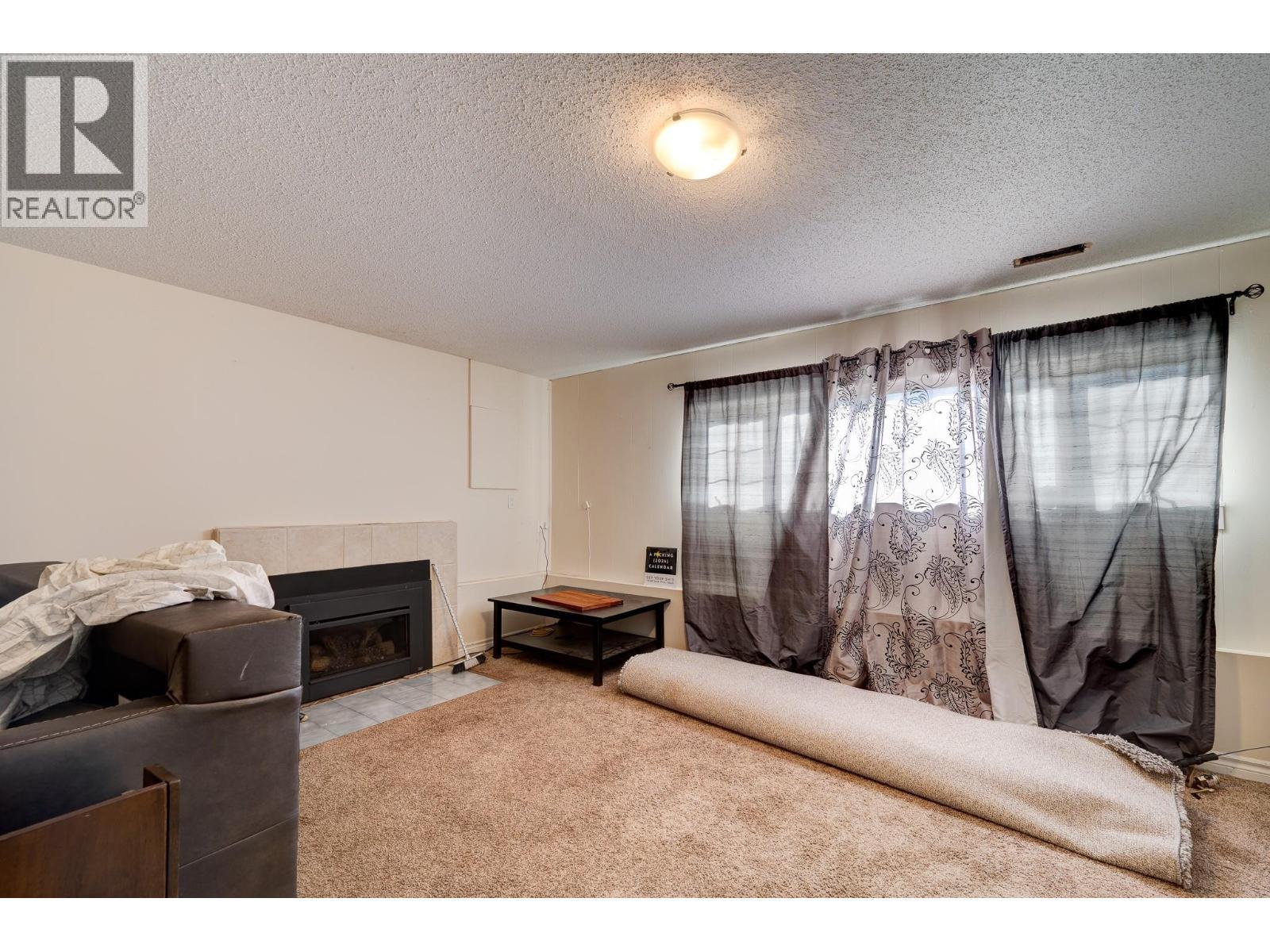 770 Sherwood Drive, Kamloops, BC - Indoor With Fireplace