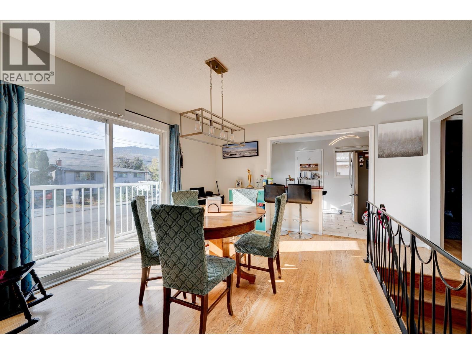 770 Sherwood Drive, Kamloops, BC - Indoor Photo Showing Dining Room