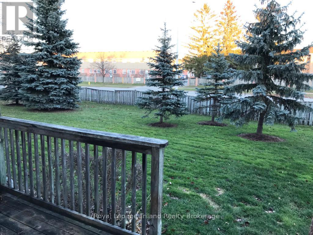 Unit 5 - 395 Springbank Avenue N, Woodstock (Woodstock - North), ON - Outdoor