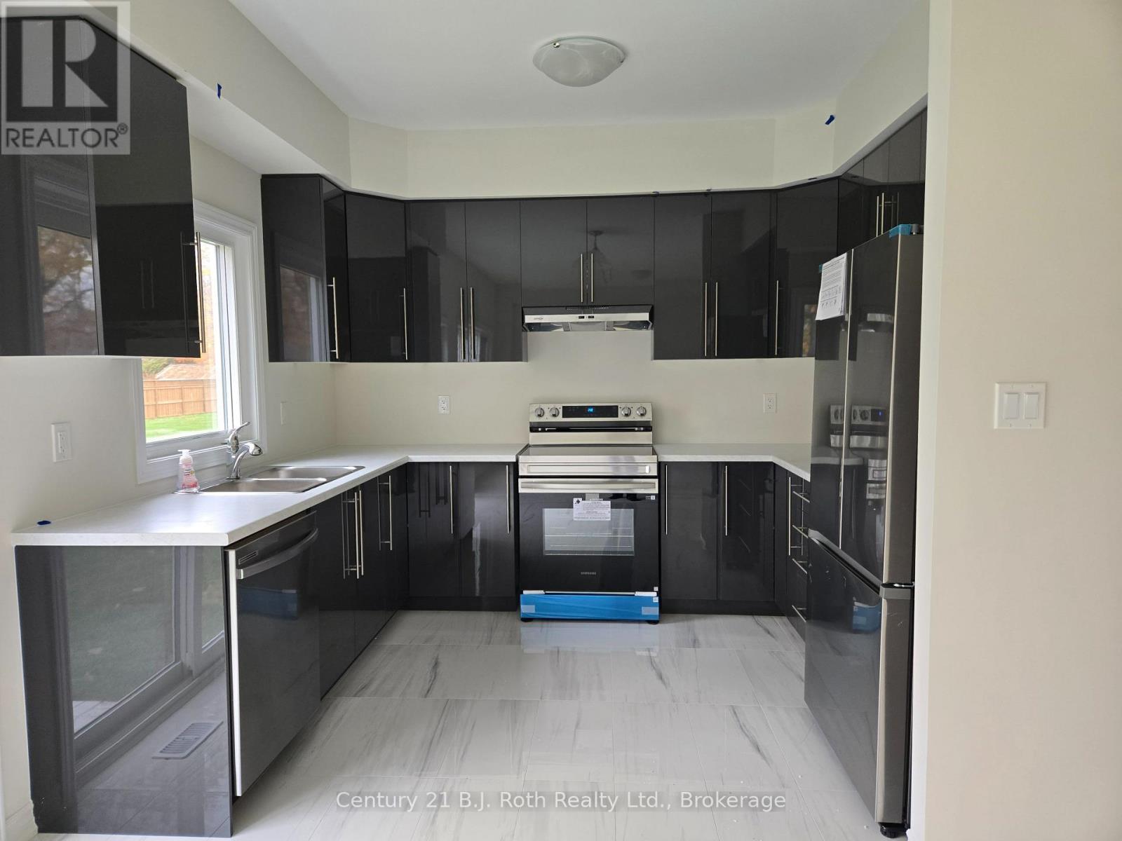 Kitchen - 115 Beechwood Forest Lane, Gravenhurst (Muskoka (S)), ON - Indoor Photo Showing Kitchen With Double Sink