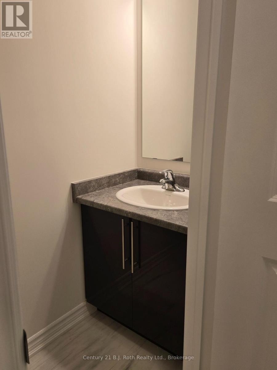 Downstairs 1/2 bathroom - 115 Beechwood Forest Lane, Gravenhurst (Muskoka (S)), ON - Indoor Photo Showing Bathroom