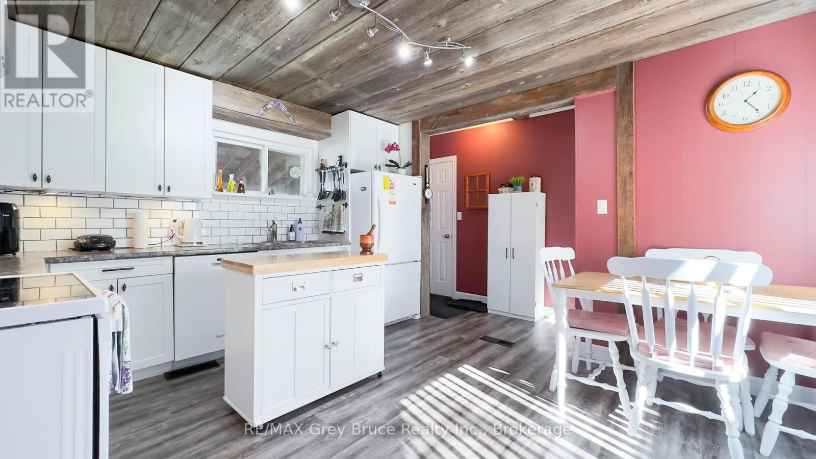 173 5Th Avenue Sw, Arran-Elderslie, ON - Indoor Photo Showing Kitchen