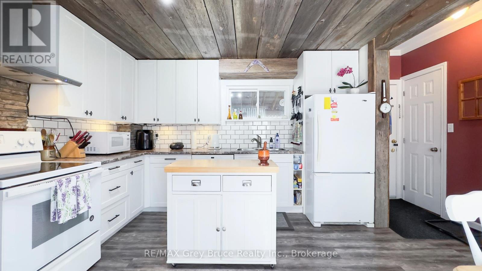 173 5Th Avenue Sw, Arran-Elderslie, ON - Indoor Photo Showing Kitchen
