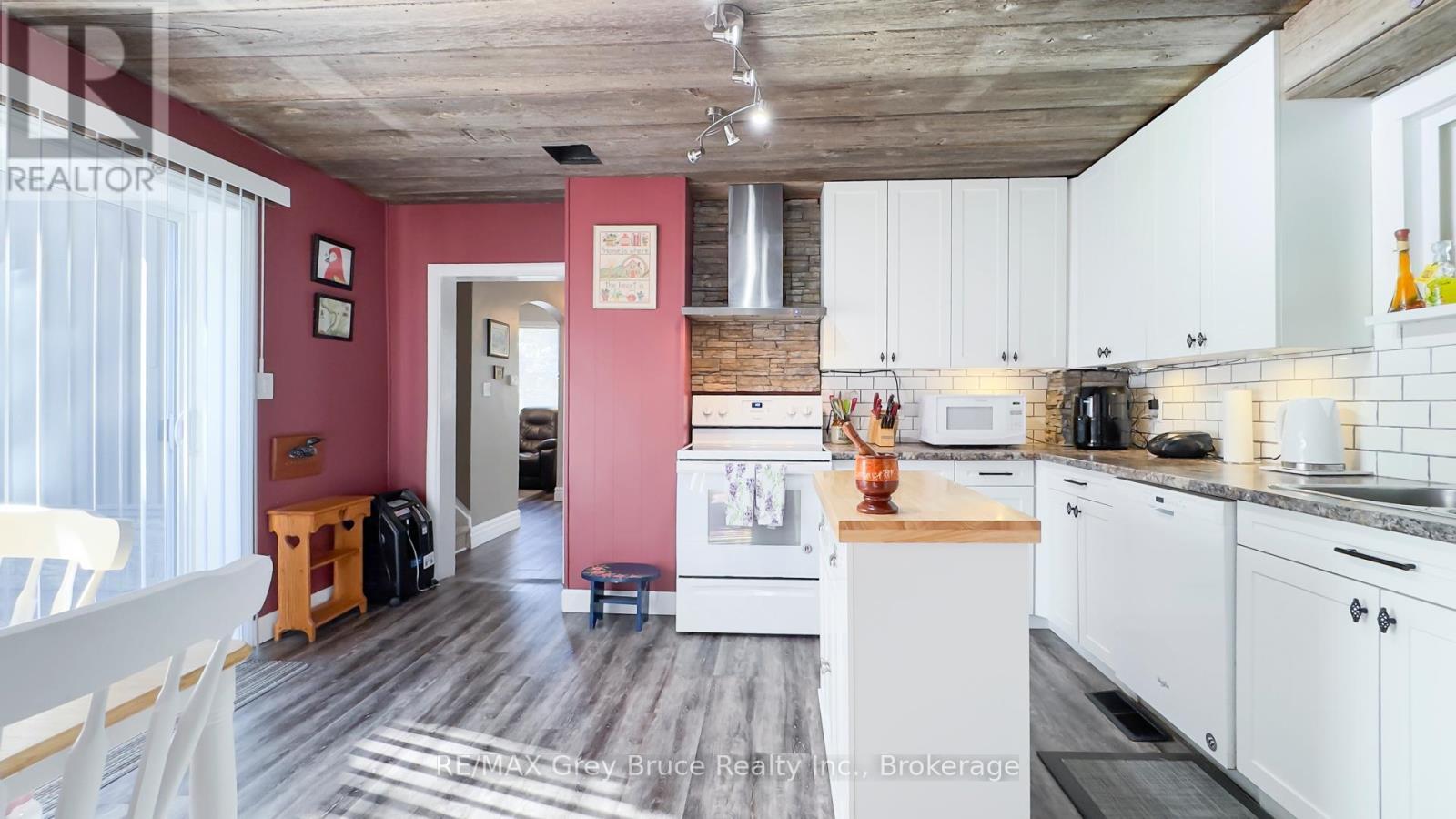 173 5Th Avenue Sw, Arran-Elderslie, ON - Indoor Photo Showing Kitchen