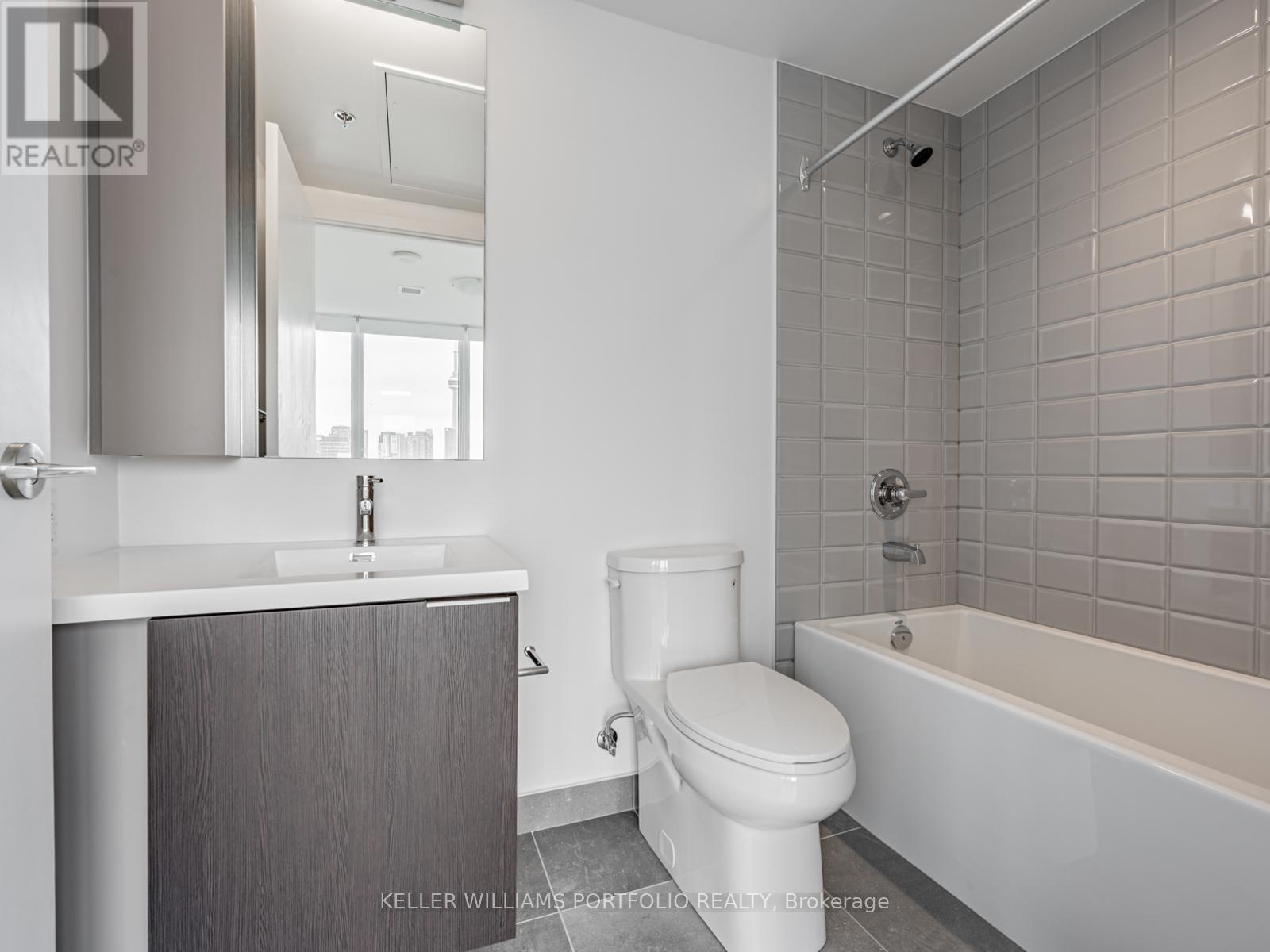 1702 - 203 College Street, Toronto, ON - Indoor Photo Showing Bathroom