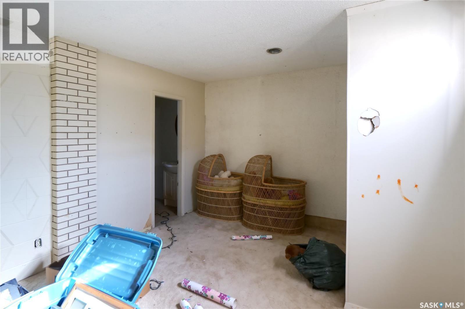 1211 Gordon Road, Moose Jaw, SK - Indoor