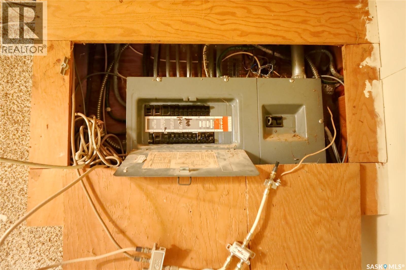 1211 Gordon Road, Moose Jaw, SK - Indoor