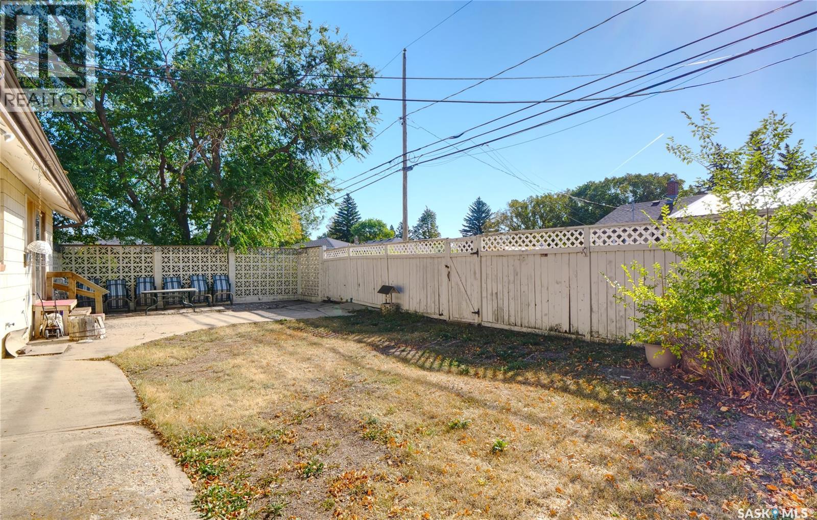 1211 Gordon Road, Moose Jaw, SK - Outdoor