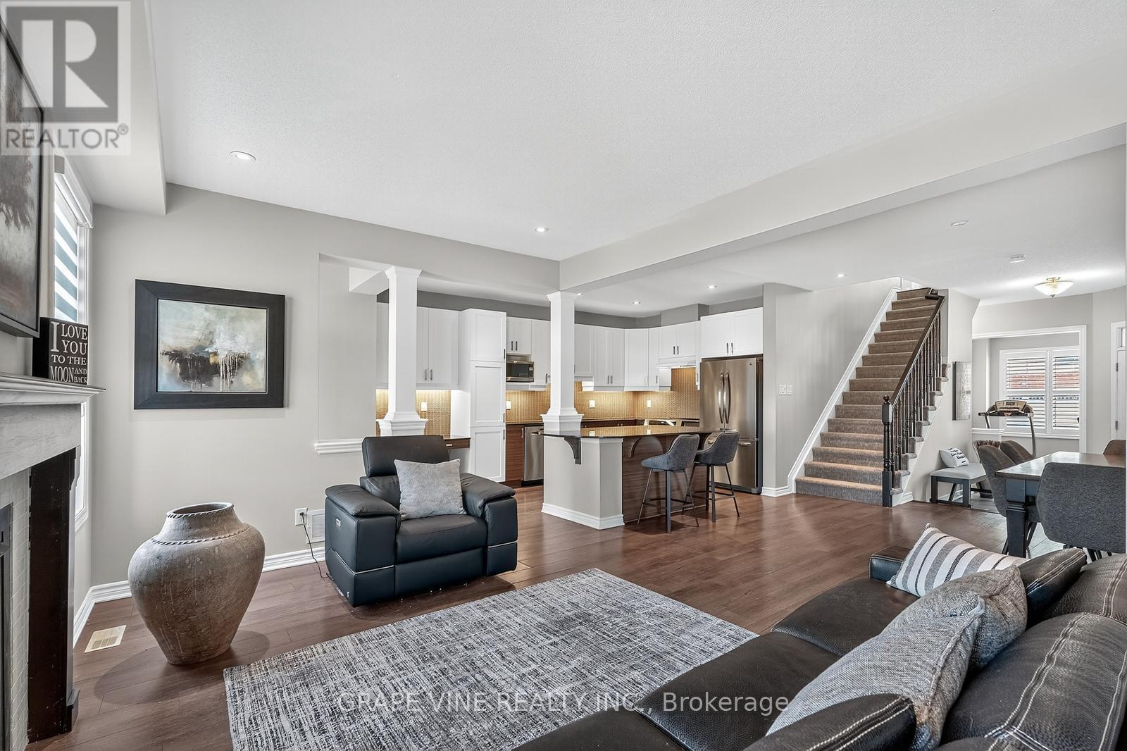 72 Remora Way, Ottawa, ON - Indoor Photo Showing Living Room