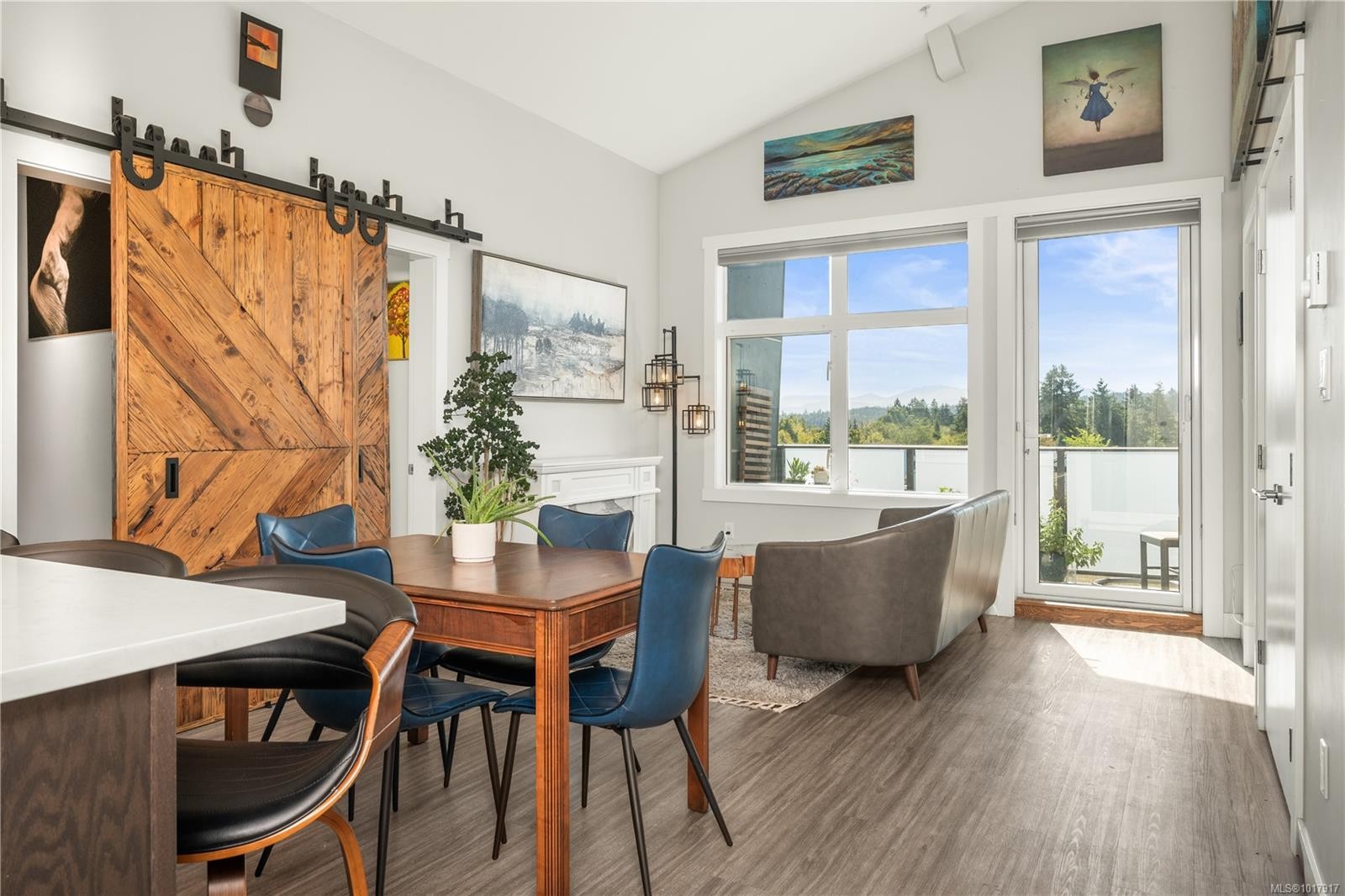 301-525 Third St, Nanaimo, BC - Indoor Photo Showing Dining Room