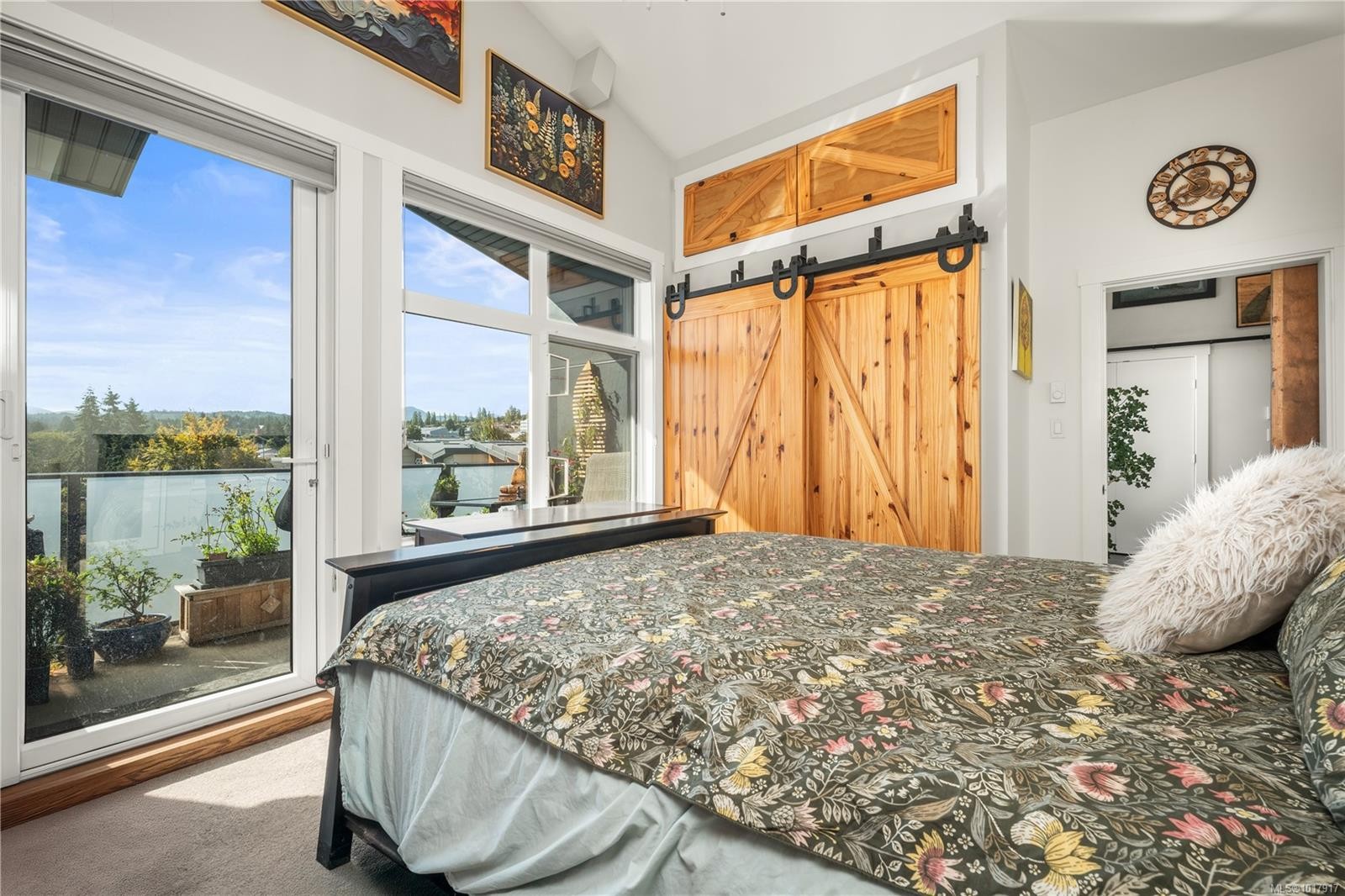 301-525 Third St, Nanaimo, BC - Indoor Photo Showing Bedroom