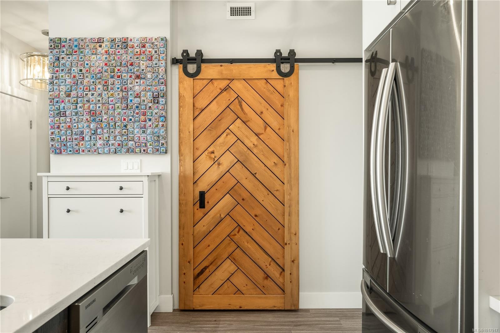 301-525 Third St, Nanaimo, BC - Indoor Photo Showing Kitchen
