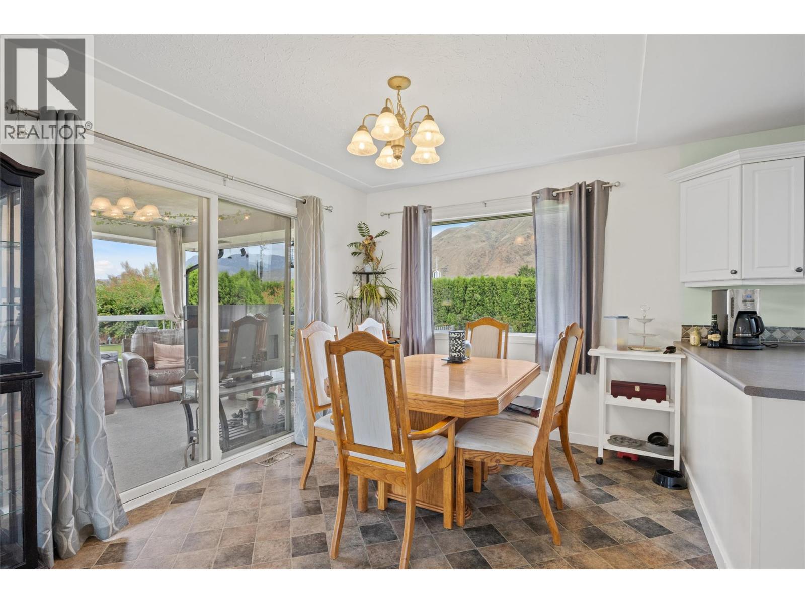 2150 Ponderosa Avenue, Kamloops, BC - Indoor Photo Showing Dining Room