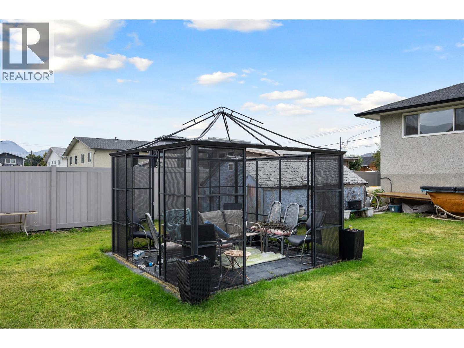 2150 Ponderosa Avenue, Kamloops, BC - Outdoor