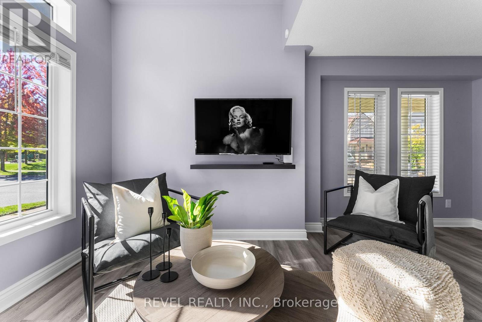 17 Hirons Drive, Ajax, ON - Indoor Photo Showing Living Room