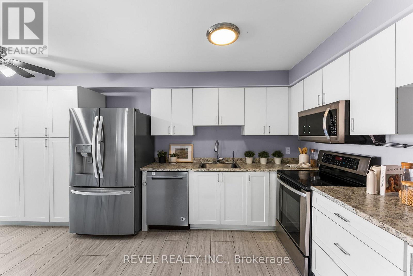 17 Hirons Drive, Ajax, ON - Indoor Photo Showing Kitchen