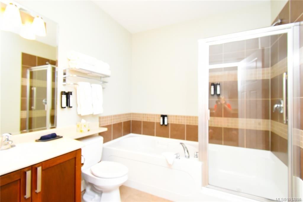 315B-1730 Riverside Lane, Courtenay, BC - Indoor Photo Showing Bathroom