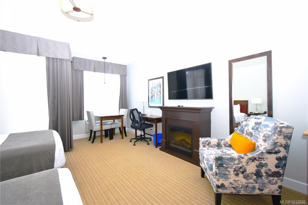 315B-1730 Riverside Lane, Courtenay, BC - Indoor With Fireplace