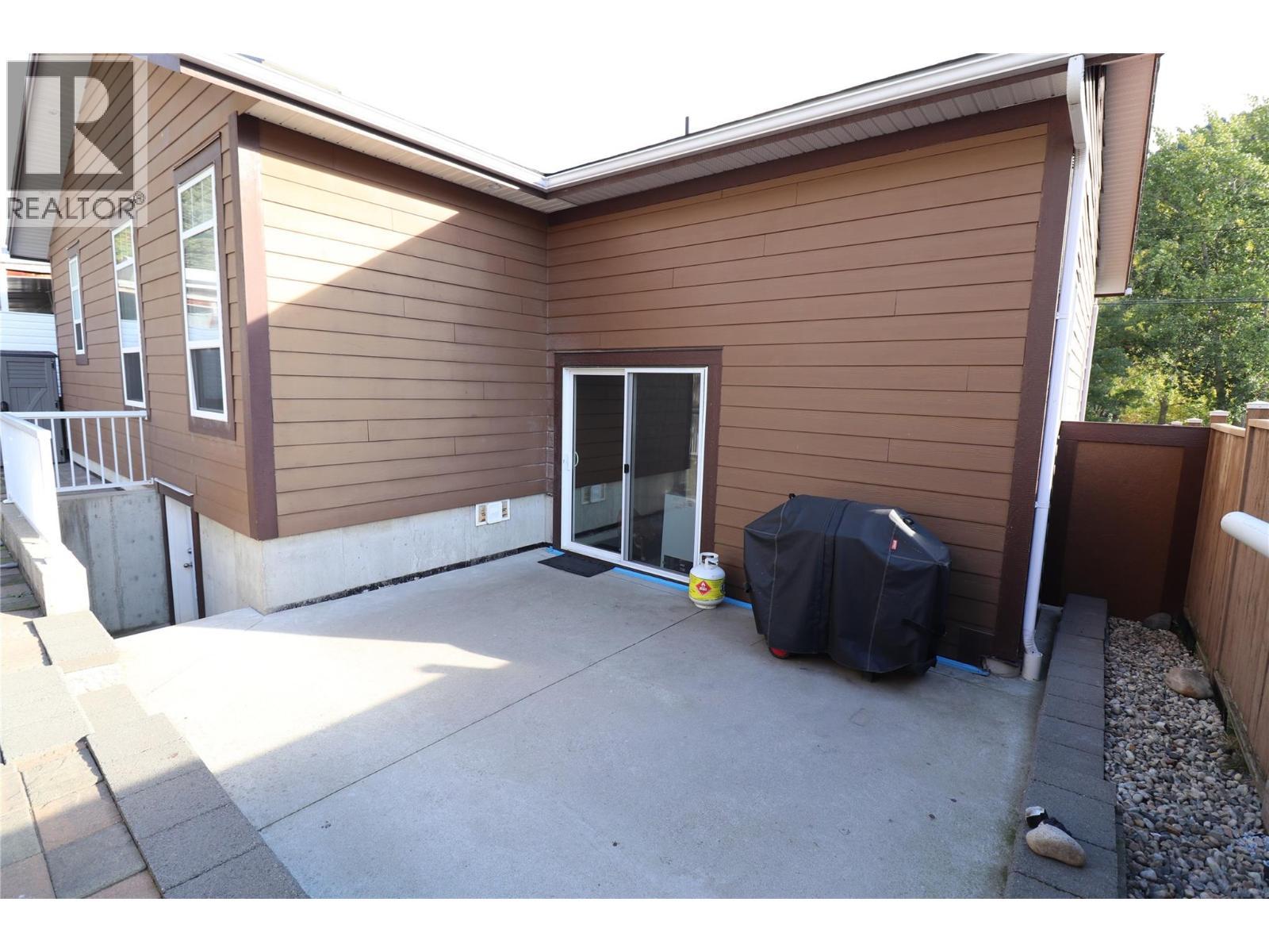 back yard - 2311 Columbia Avenue, Trail, BC