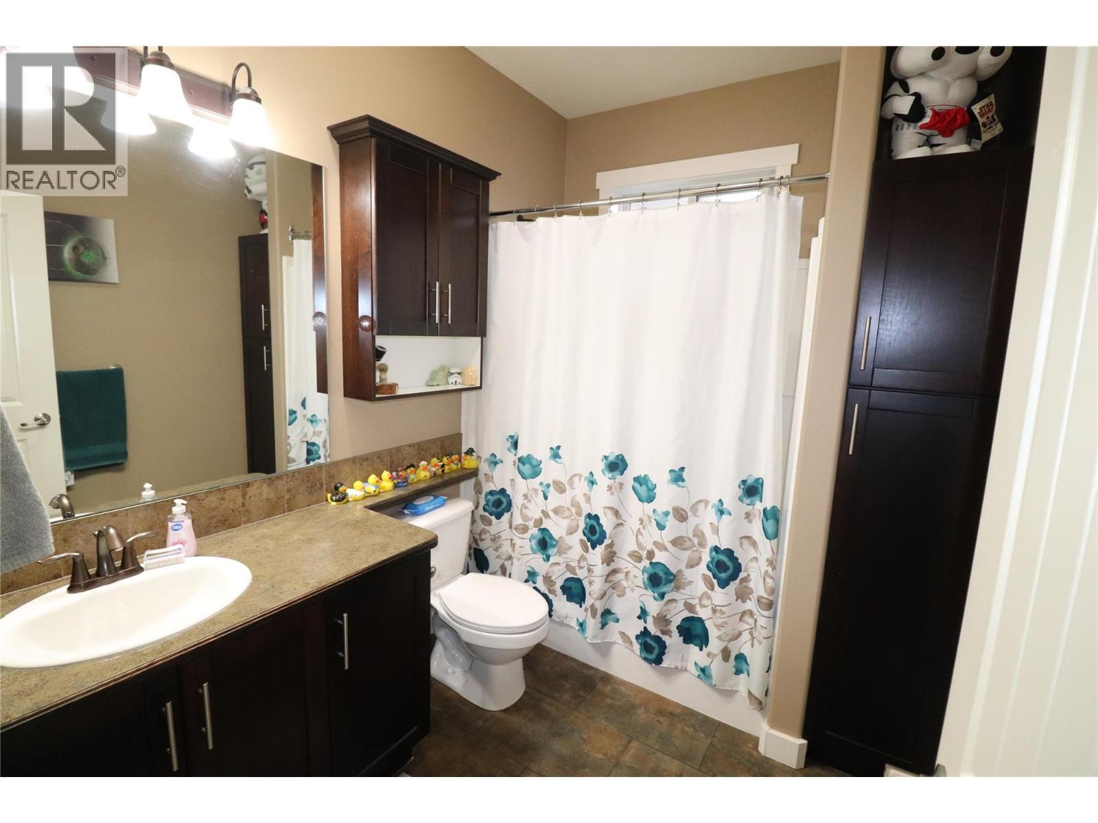 Main Bath - 2311 Columbia Avenue, Trail, BC
