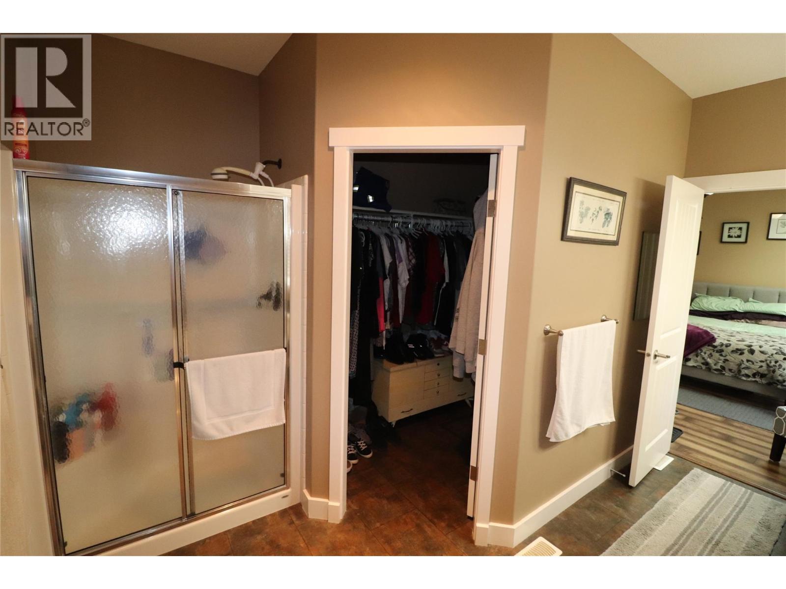 ensuite bathroom - 2311 Columbia Avenue, Trail, BC