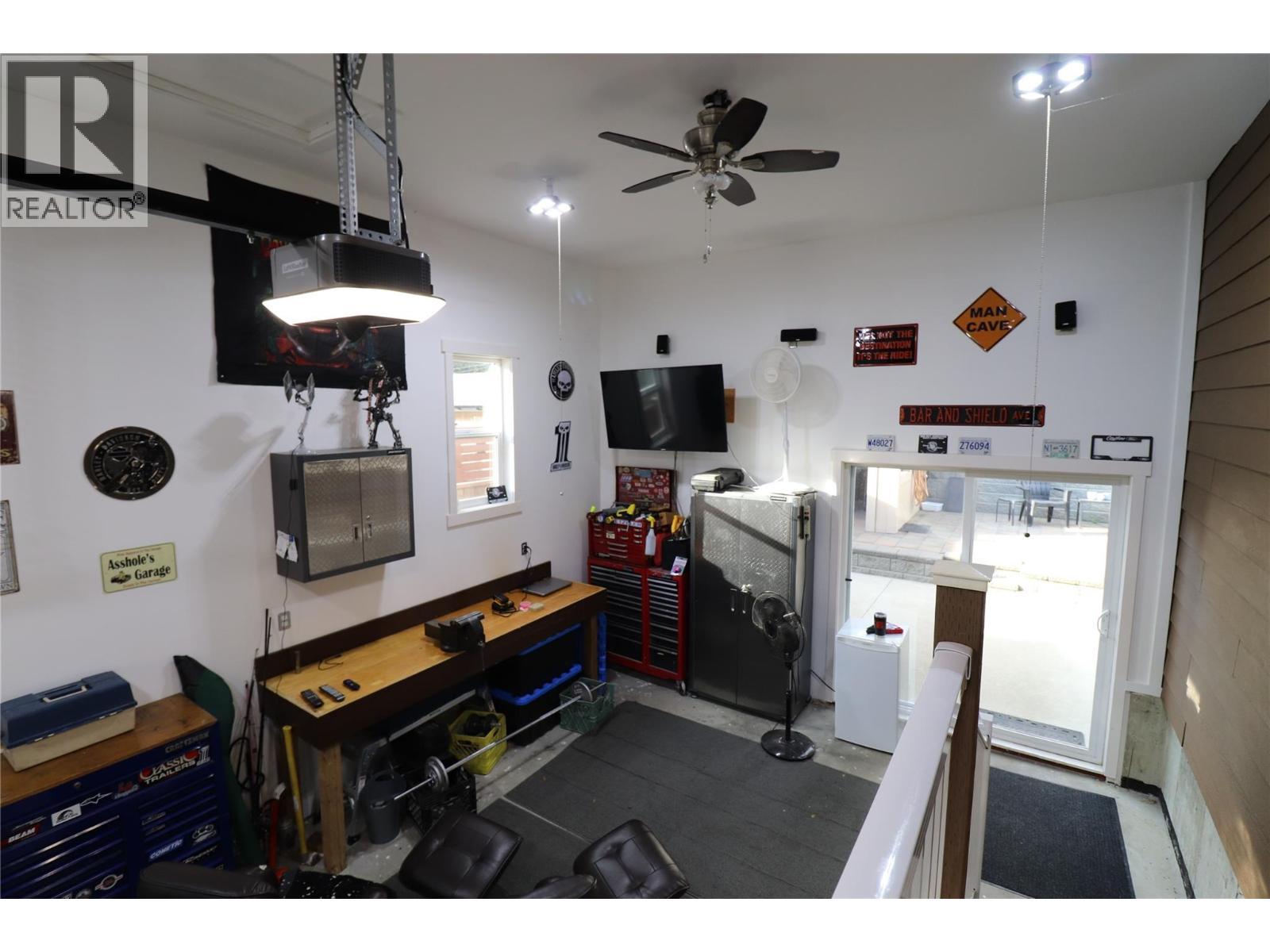 garage - 2311 Columbia Avenue, Trail, BC