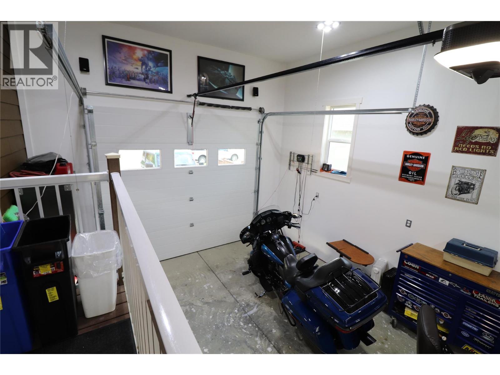 garage - 2311 Columbia Avenue, Trail, BC