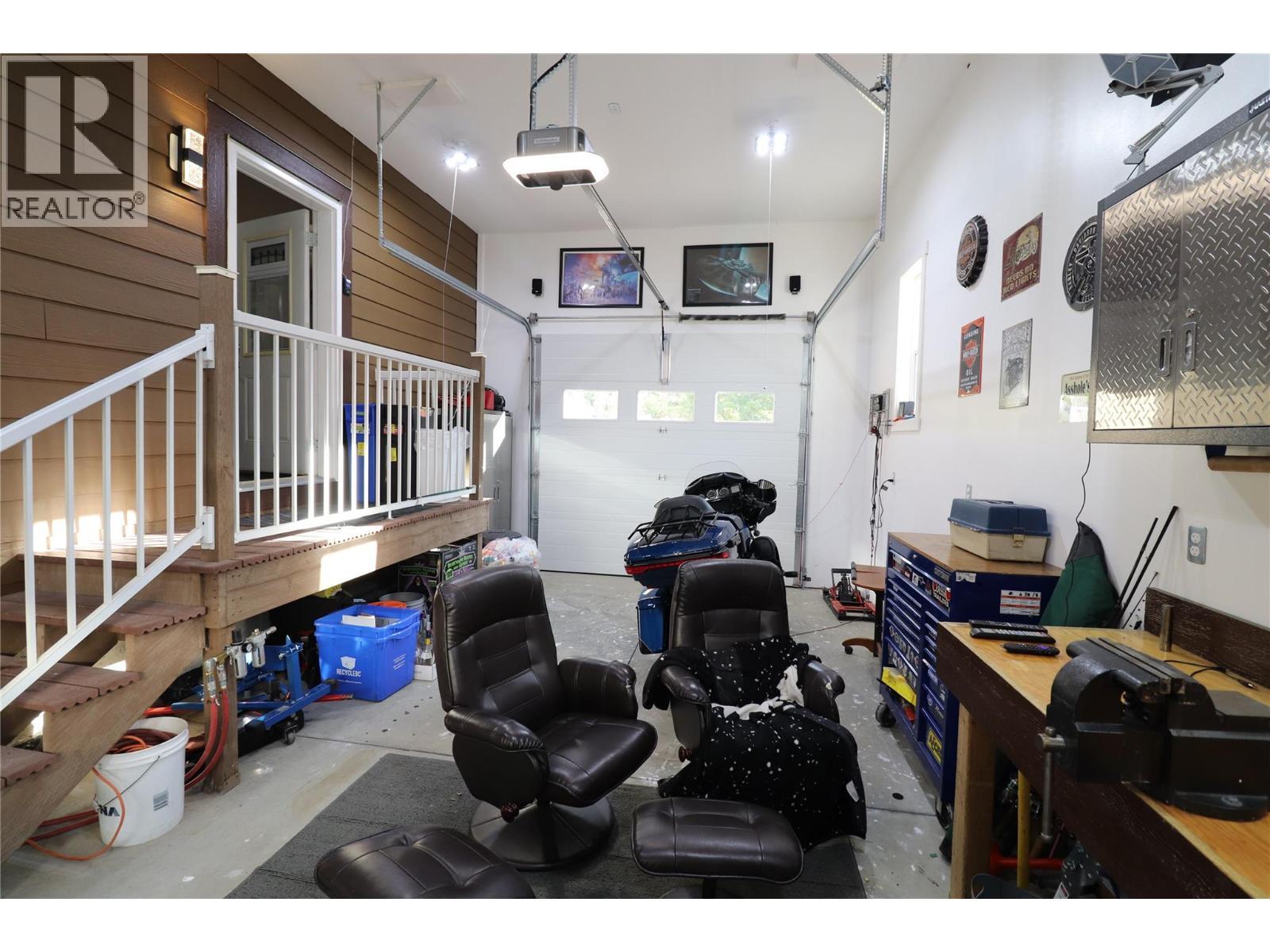 garage - 2311 Columbia Avenue, Trail, BC