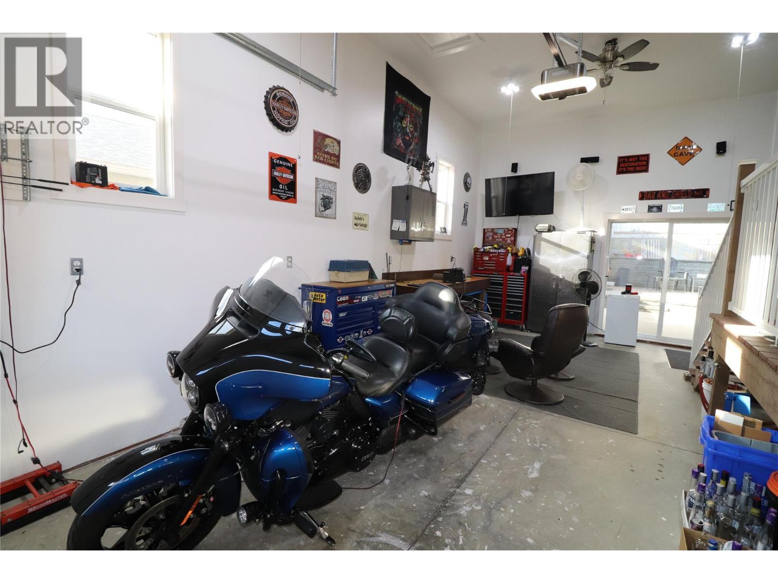 garage - 2311 Columbia Avenue, Trail, BC